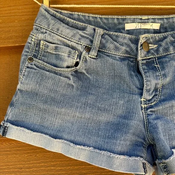 21 Denim Jorts Cuffed Jean Shorty Medium Blue Shorts Size 26 - Picture 3 of 8